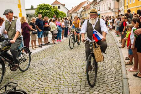 Povorka ob dnevih narodnih noš in oblačilne dedščine (101)
